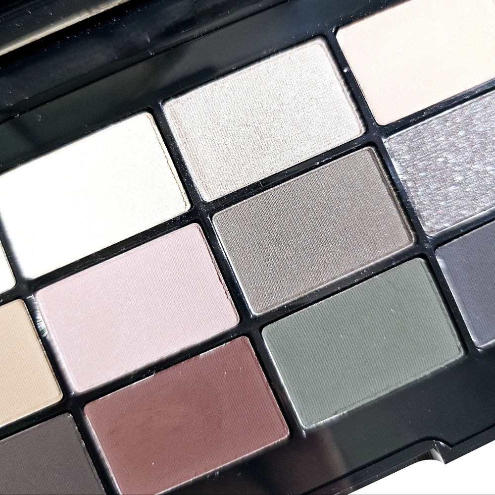 Bobbi Brown BBU Eye Palette LE - Picture 4 of 8